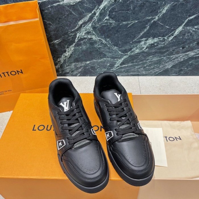 LOUIS VUITTON men sneaker eur size 39-45 Item NO:179704