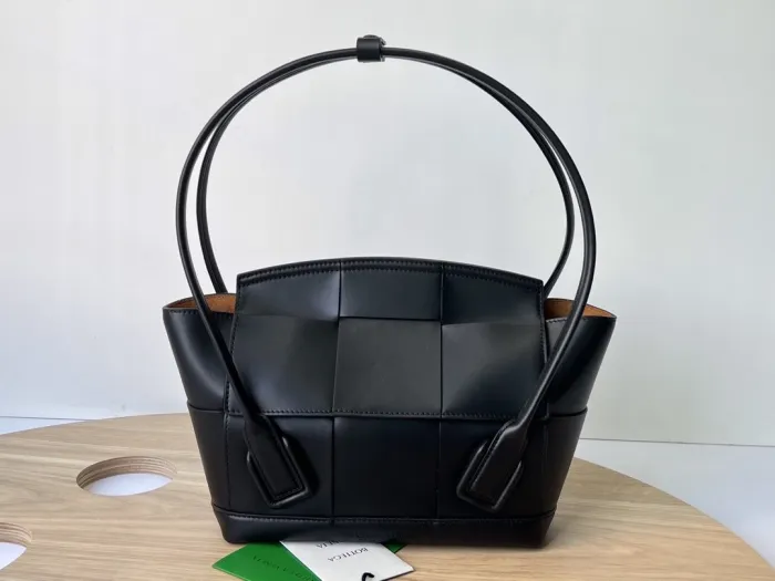 BOTTEGA VENETA bags Item NO：182180