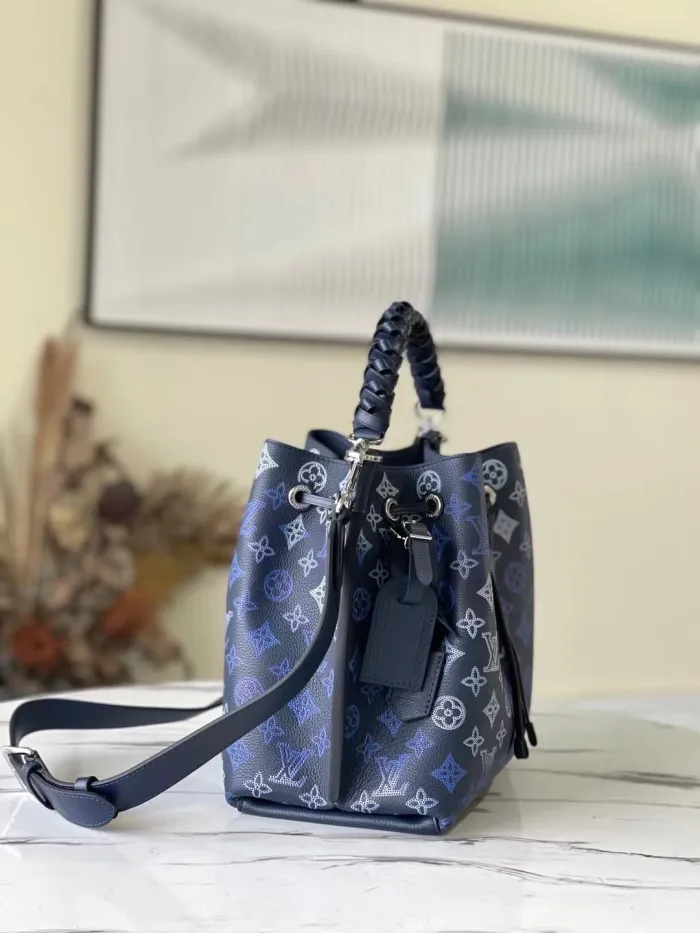 LOUIS VUITTON Bags Item NO：182372