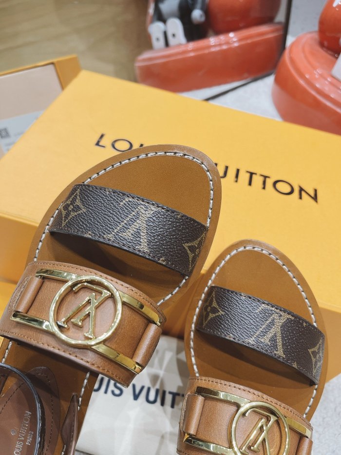 LOUIS VUITTON Women_Slippers/Sandals size eur 35-40