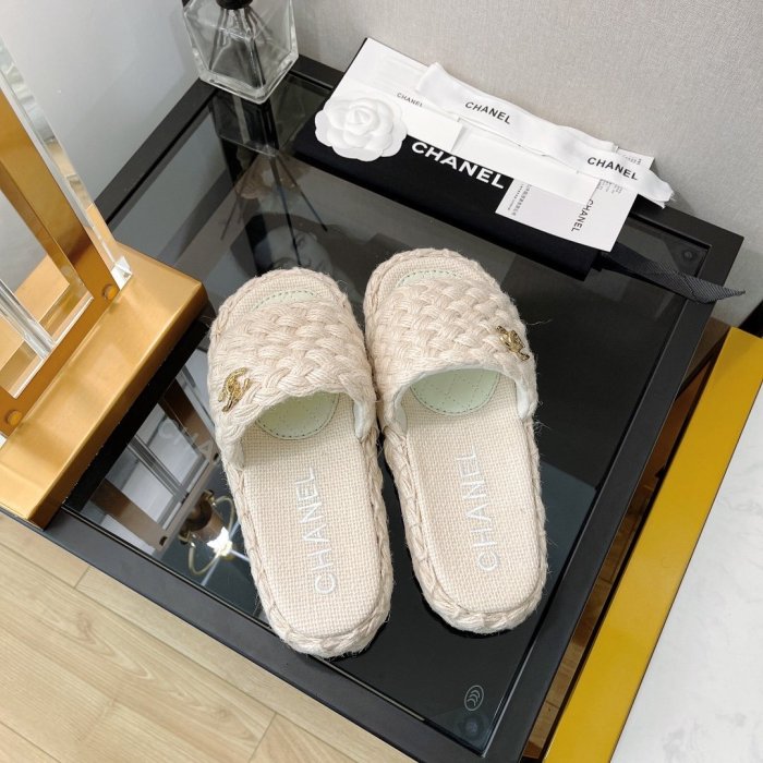 Chanel Women_Slippers/Sandals eur 35-39