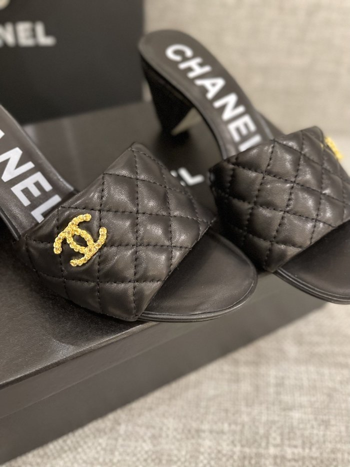 Chanel Women_Slippers/Sandals eur 35-40