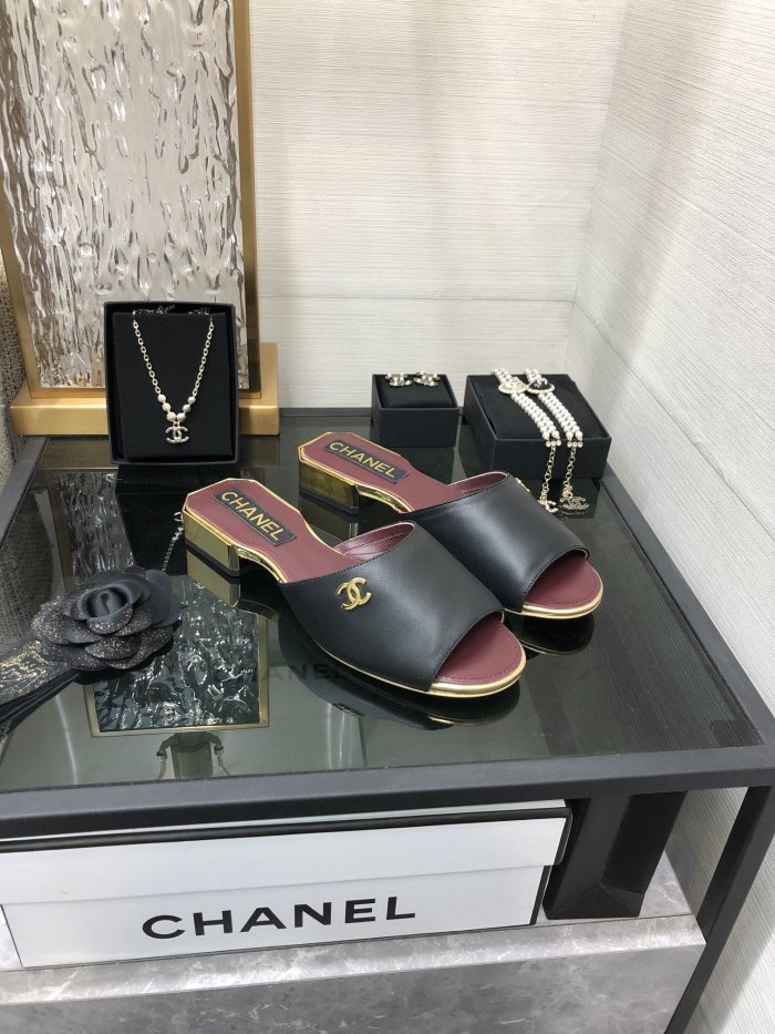 Chanel Women_Slippers/Sandals eur 35-39