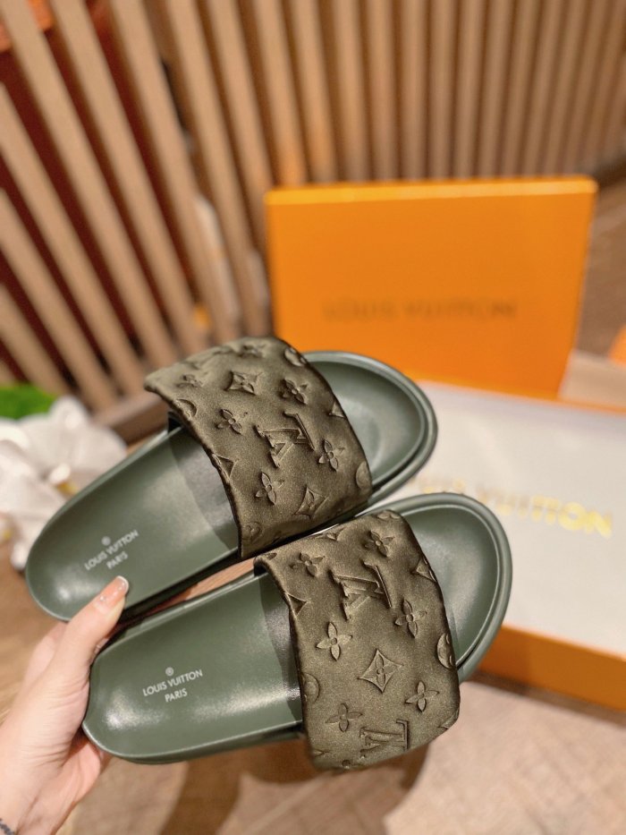 LOUIS VUITTON Unisex_Slippers/Sandals eur 35-45