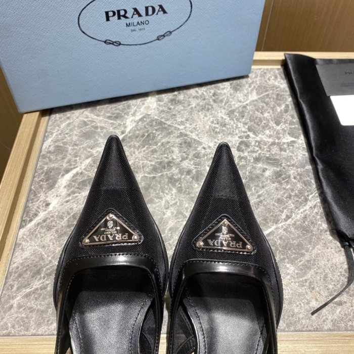 Prada Women_Slippers/Sandals size eur 35-41