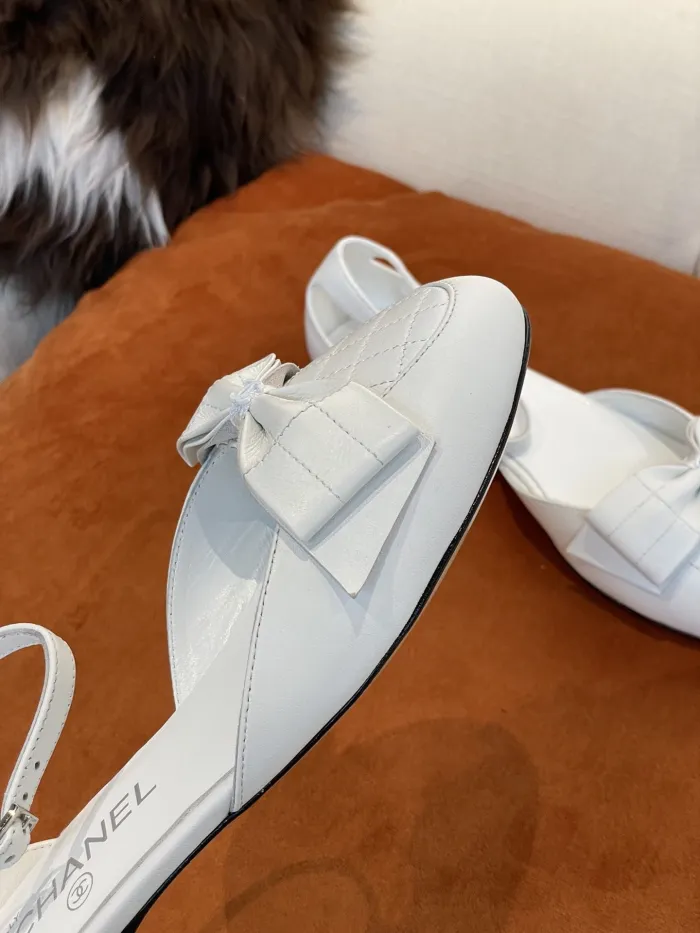 Chanel Women_Slippers/Sandals eur 35-40