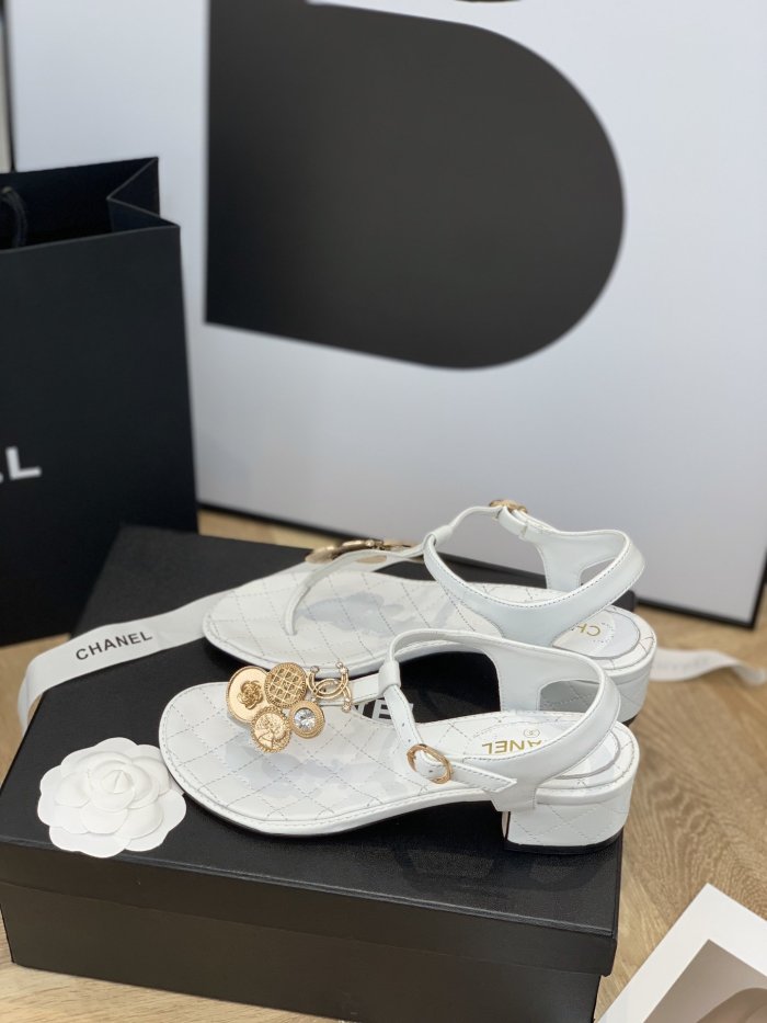 Chanel Women_Slippers/Sandals eur 35-40