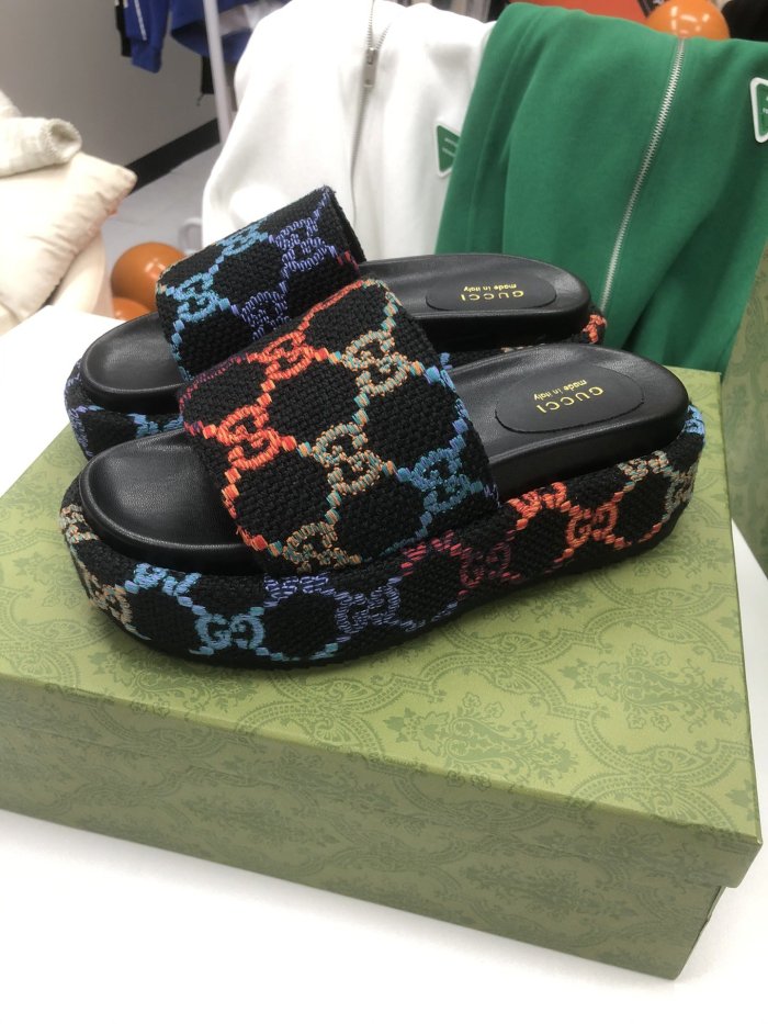 Gucci Unisex_Slippers/Sandals eur 35-44