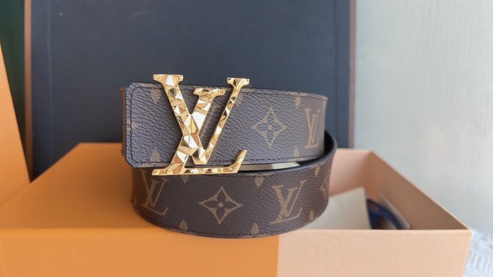 LOUIS VUITTON Belt