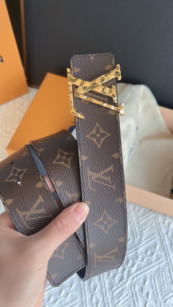 LOUIS VUITTON Belt