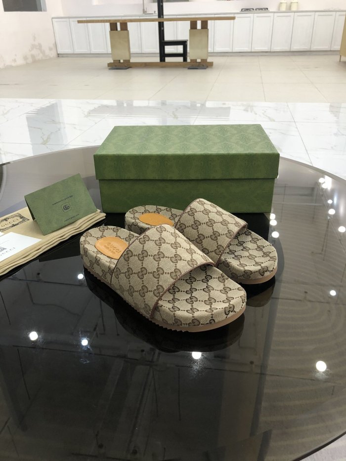 Gucci Unisex_Slippers/Sandals eur 36-46