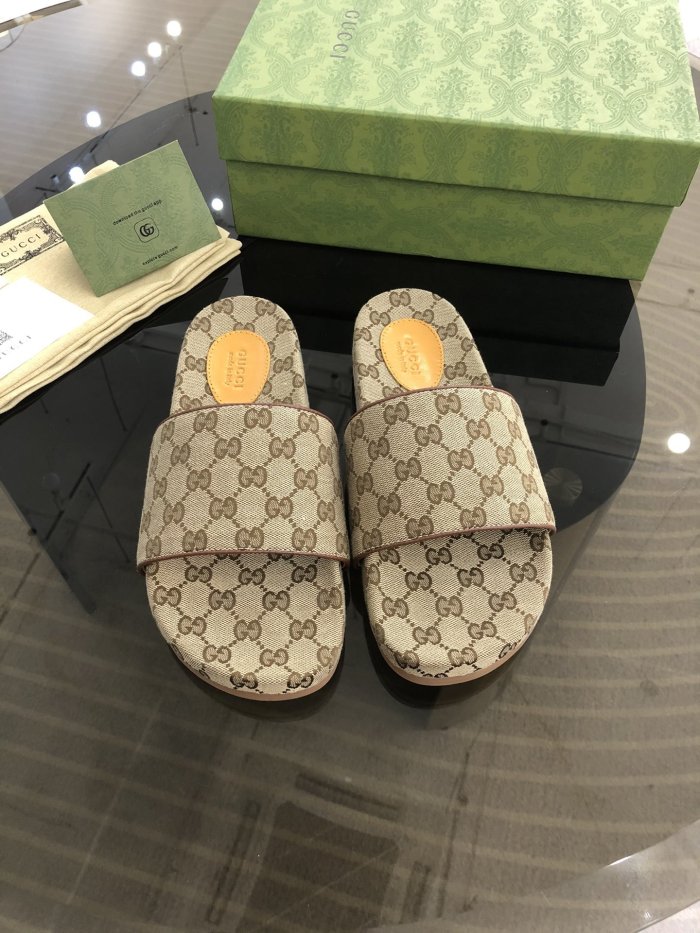 Gucci Unisex_Slippers/Sandals eur 36-46