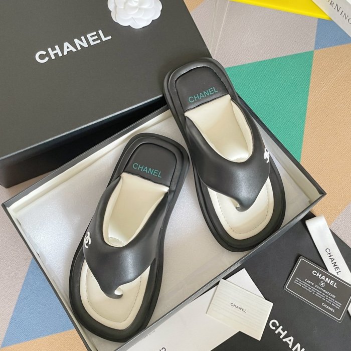 Chanel Women_Slippers/Sandals eur 35-40