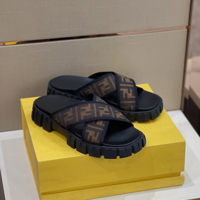 Fendi Men_Slippers/Sandals eur 38-44