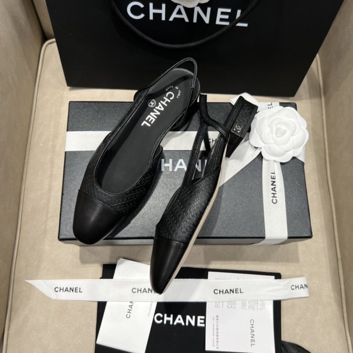 Chanel Women_Slippers/Sandals eur 35-40