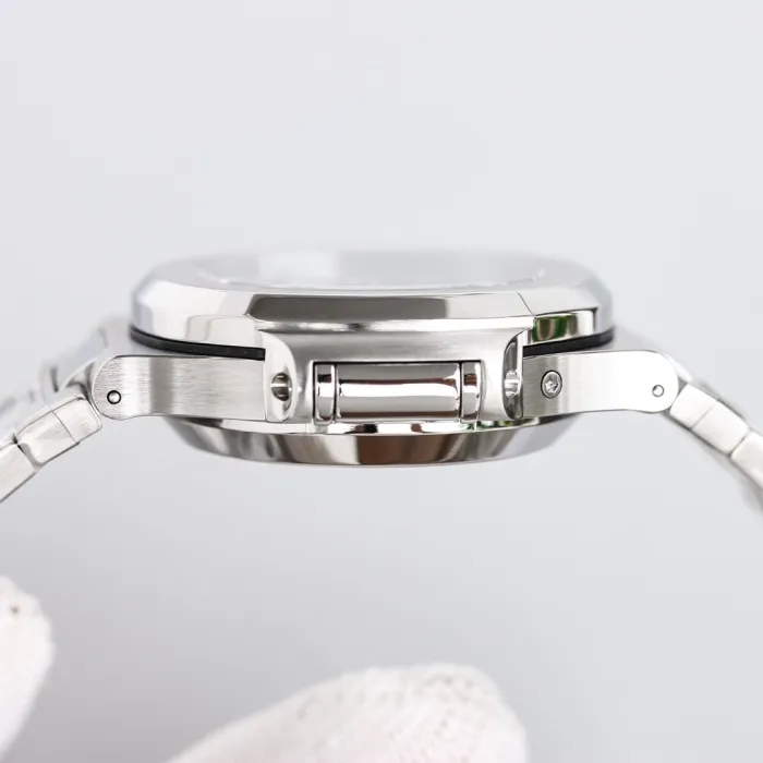 PATEK PHILIPPE Seamaster Nautilus 40.5 MM