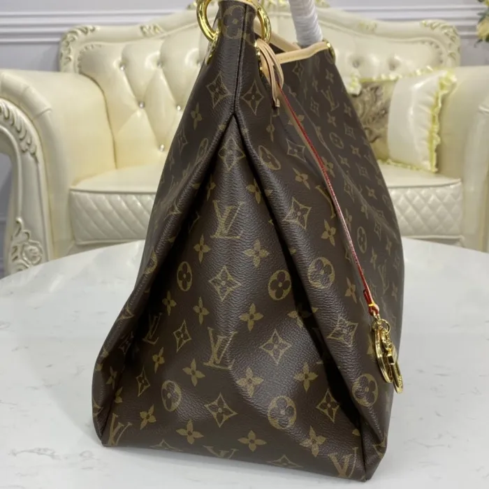 LOUIS VUITTON bags