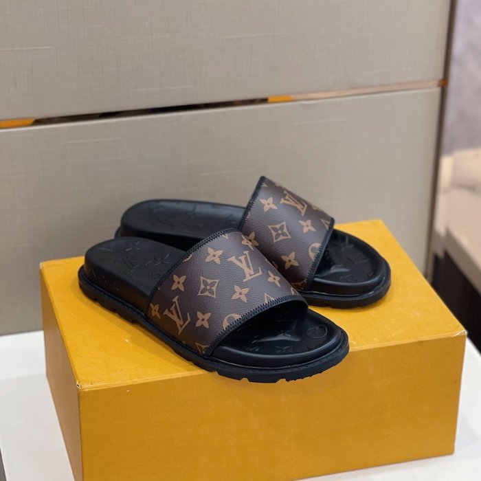 LOUIS VUITTON Men_Slippers/Sandals eur 38-45