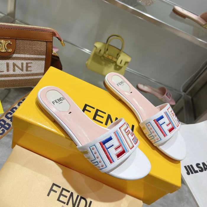 Fendi Women_Slippers/Sandals eur 35-40