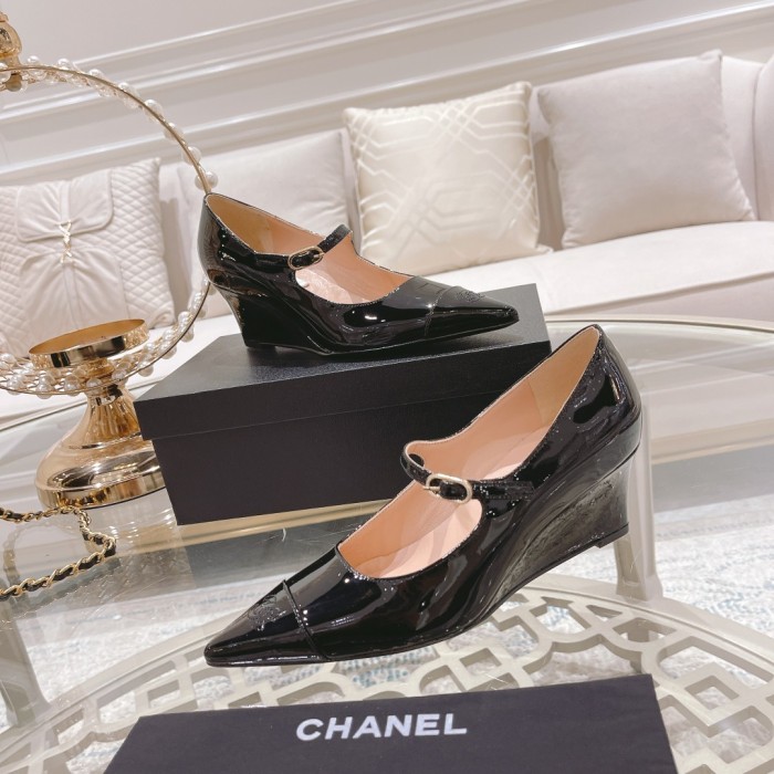 Chanel Women_Slippers/Sandals eur 35-40