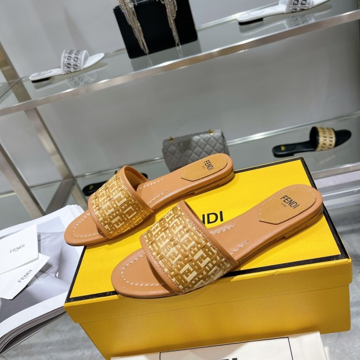 Fendi Women_Slippers/Sandals eur 35-40