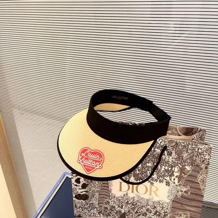 LOUIS VUITTON Hats