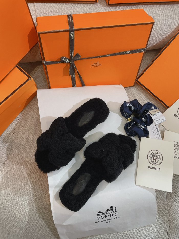 Prada Women_Slippers/Sandals eur 35-39