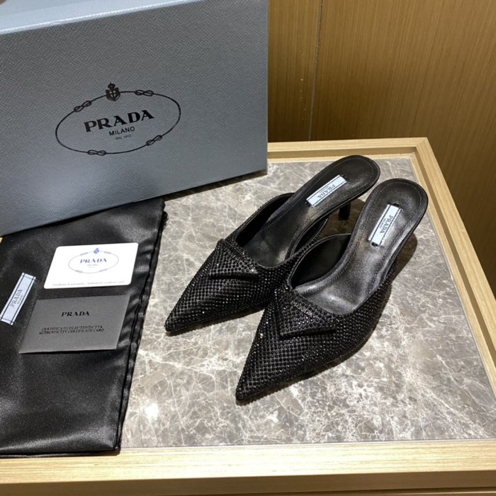 Prada Women_Slippers/Sandals eur 35-40