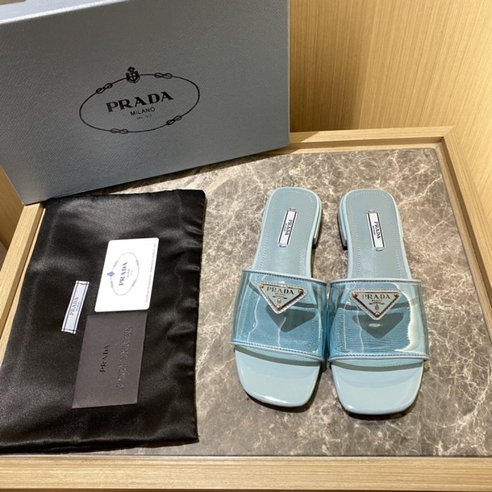 Prada Women_Slippers/Sandals eur 35-40