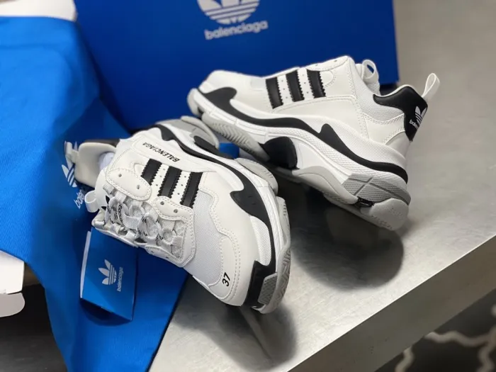 adidas Sports Shoes eur 35-46