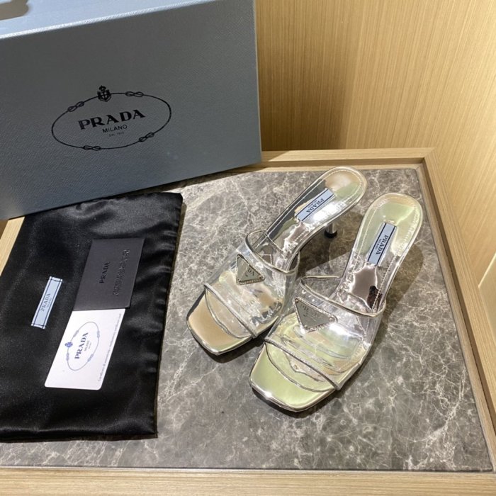 Prada Women_Slippers/Sandals eur 35-40