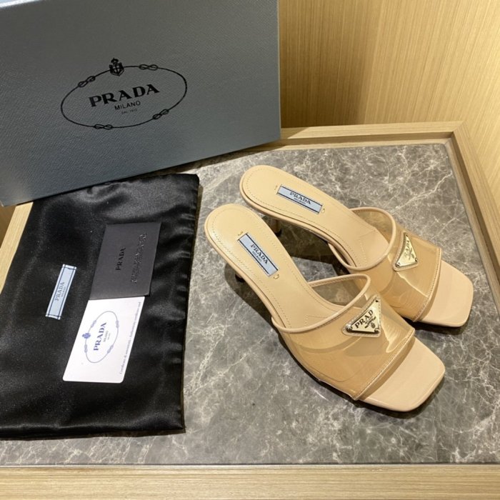 Prada Women_Slippers/Sandals eur 35-40