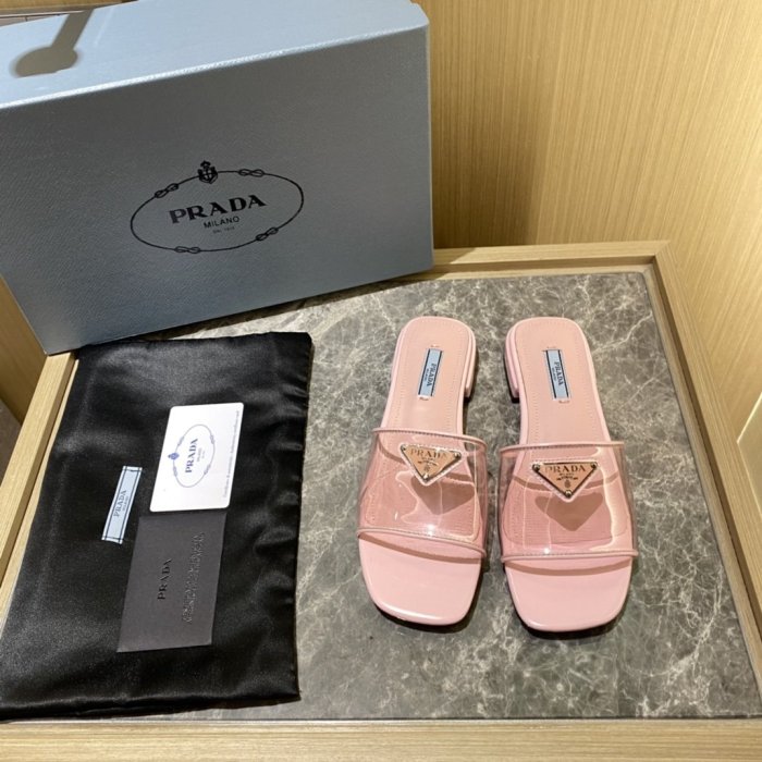 Prada Women_Slippers/Sandals eur 35-40