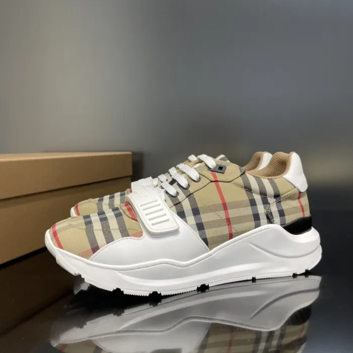 Burberry Men_Slippers/Sandals eur 38-44