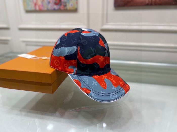 LOUIS VUITTON Hats