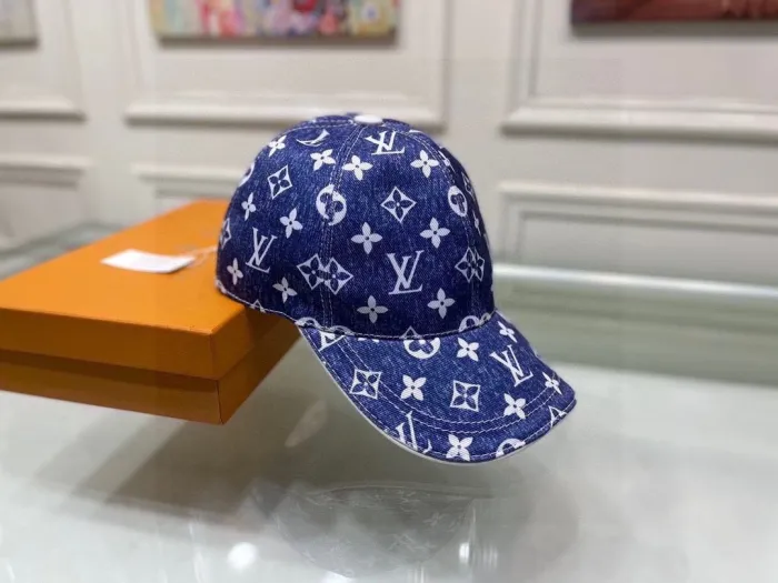 LOUIS VUITTON Hats
