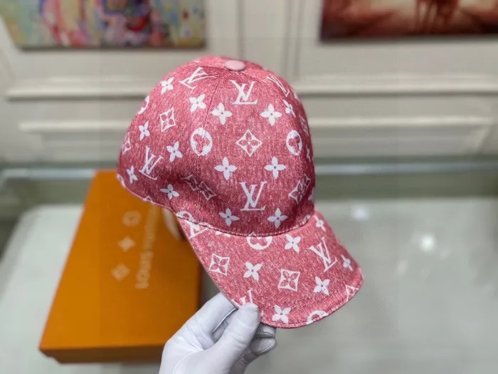 LOUIS VUITTON Hats