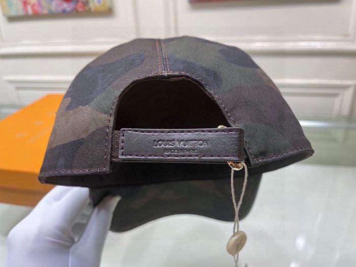 LOUIS VUITTON Hats