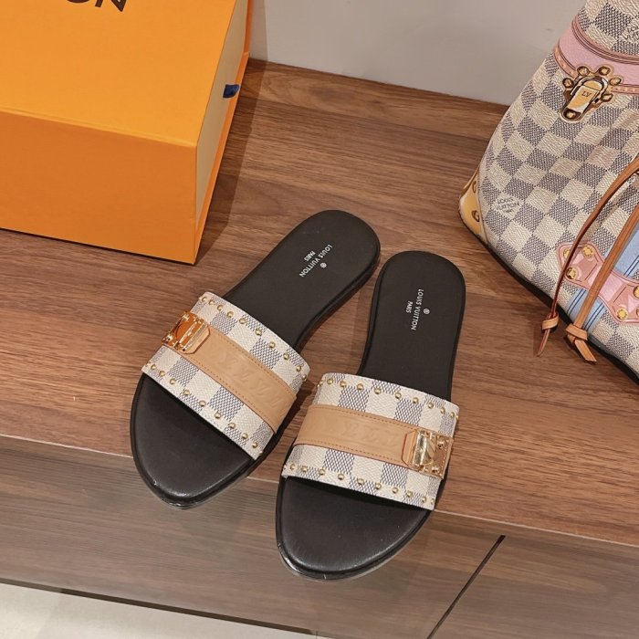 LOUIS VUITTON Women_Slippers/Sandals eur 35-40