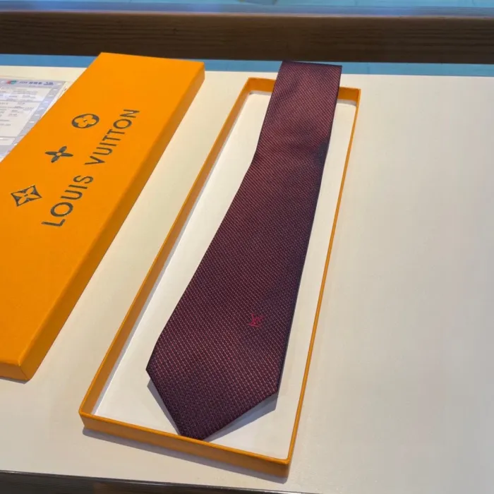 LOUIS VUITTON Scarves