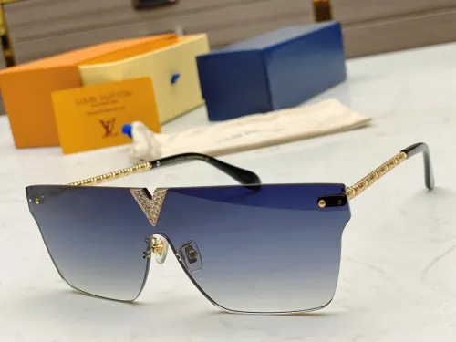 LOUIS VUITTON Sunglasses