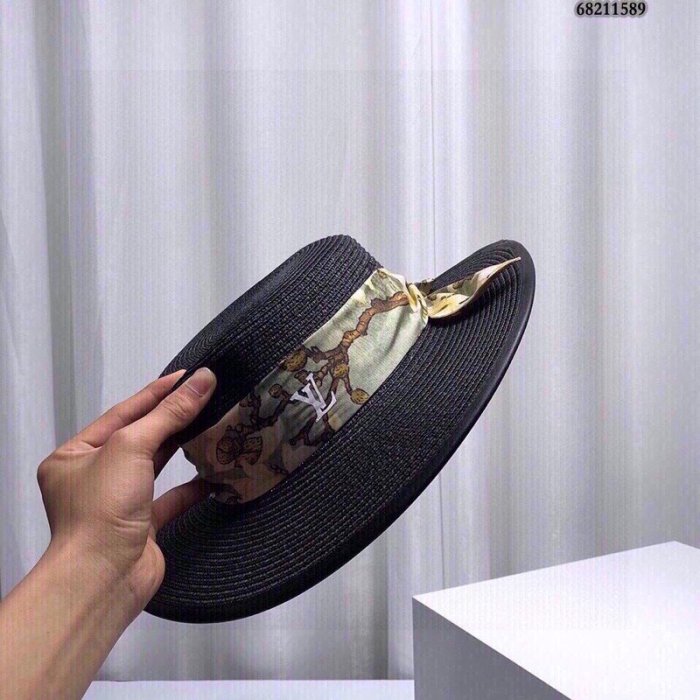 LOUIS VUITTON Hats