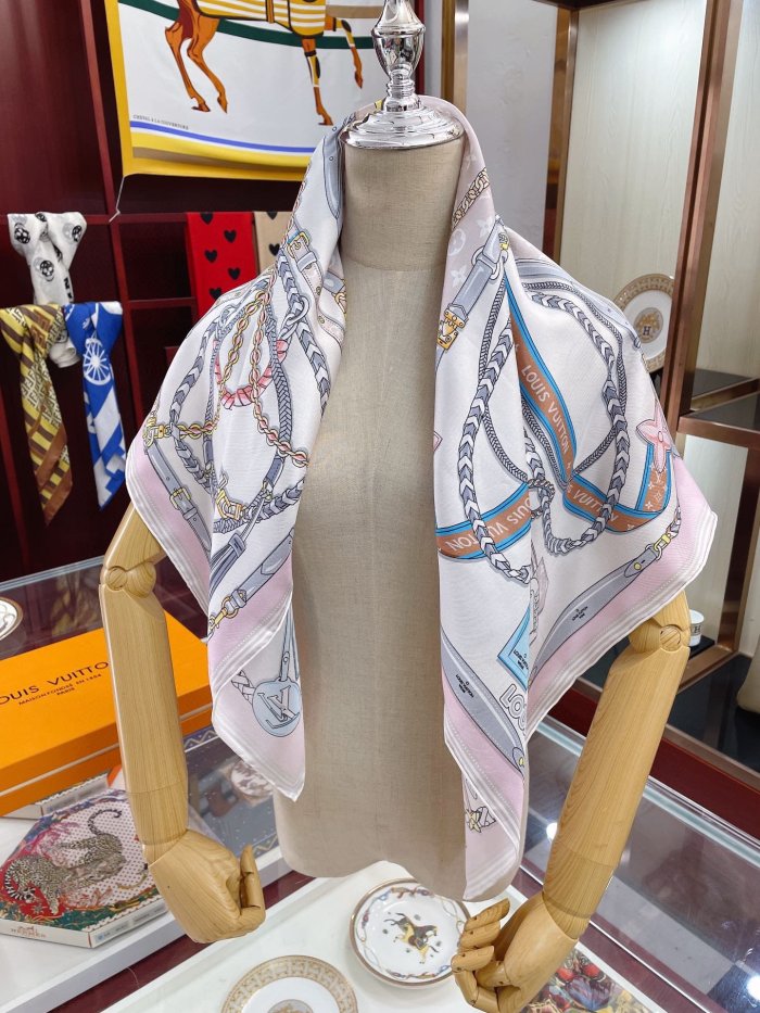 LOUIS VUITTON Scarves