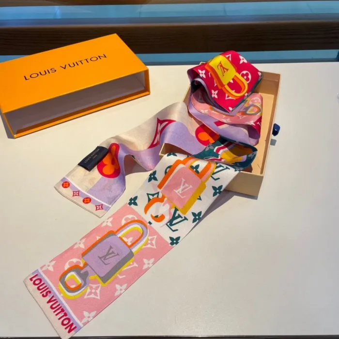 LOUIS VUITTON Scarves