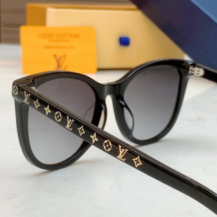 LOUIS VUITTON Sunglasses