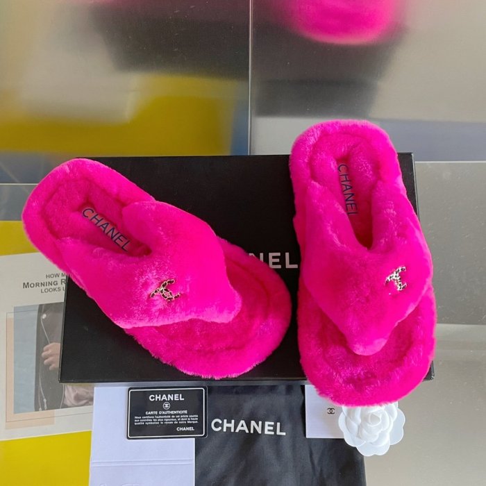 Chanel Women_Slippers/Sandals 35-40