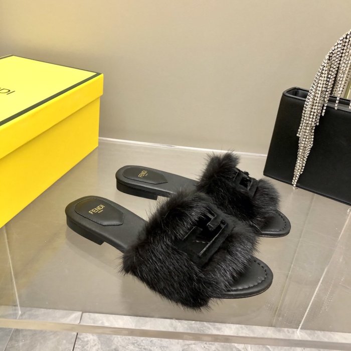 Fendi Women_Slippers/Sandals eur 35-41