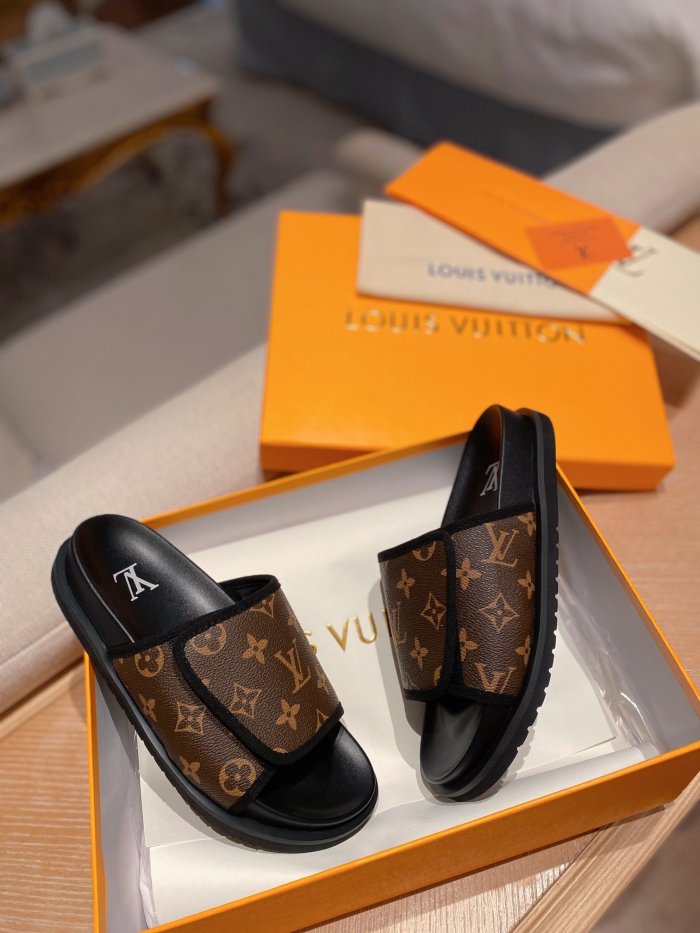 LOUIS VUITTON Unisex_Slippers/Sandals eur 35-45