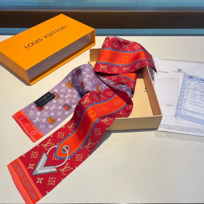 LOUIS VUITTON Scarves