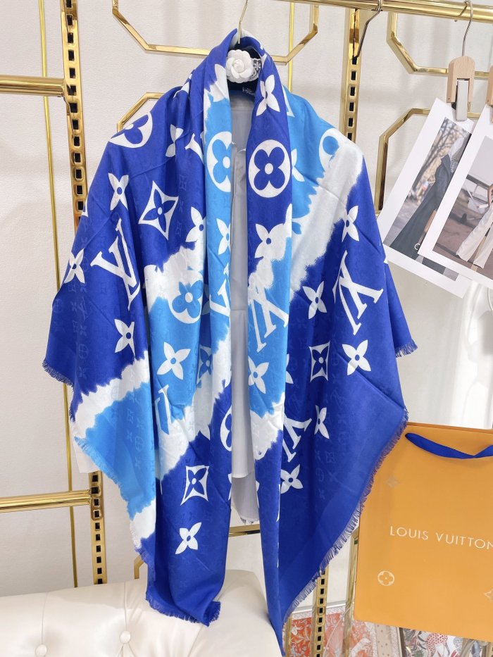 LOUIS VUITTON Scarves